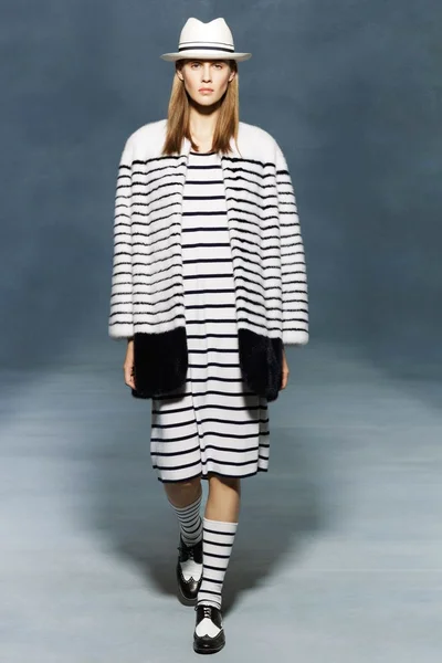Look 10